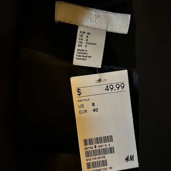 Chic H&M Black Blazer | US 8 | Classic Tailored Fit - Picture 3 of 3